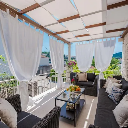 Superior Stunning Gravosa With A Free Parking Gostinjska kuća 3*