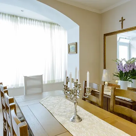 Πανσιόν Superior Stunning Gravosa With A Free Parking