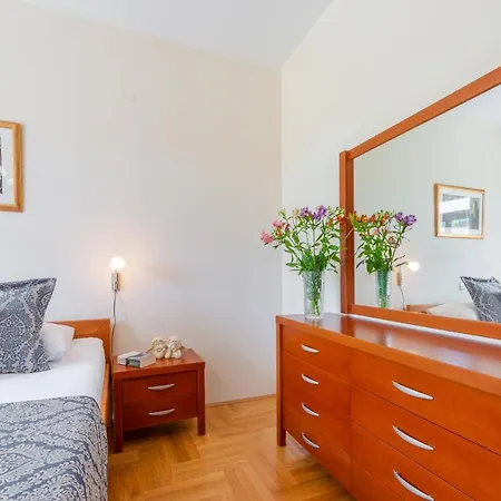 Πανσιόν Superior Stunning Gravosa With A Free Parking 3*