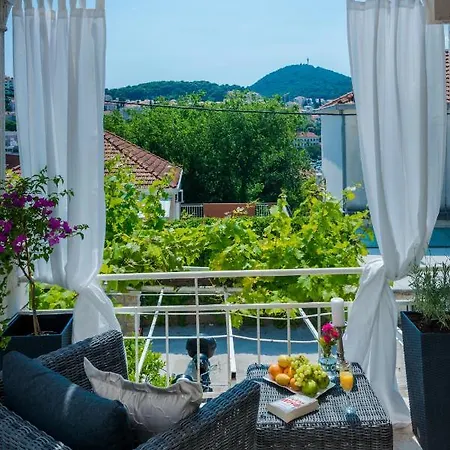 Superior Stunning Gravosa With A Free Parking