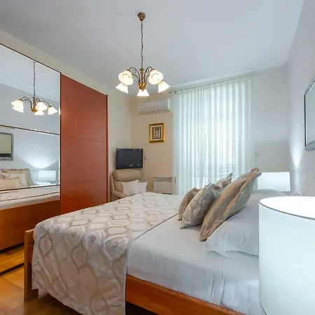 Superior Stunning Gravosa With A Free Parking ゲストハウス 3*