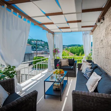 Superior Stunning Gravosa With A Free Parking