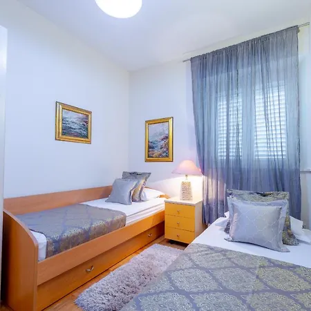 Superior Stunning Gravosa With A Free Parking 3*