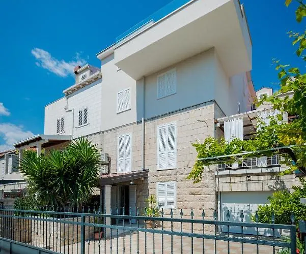 Superior Stunning Gravosa With A Free Parking 3*