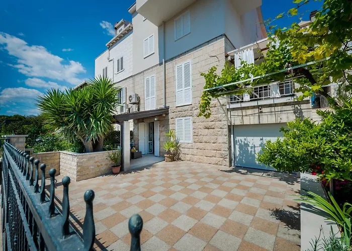 Superior Stunning Gravosa With A Free Parking